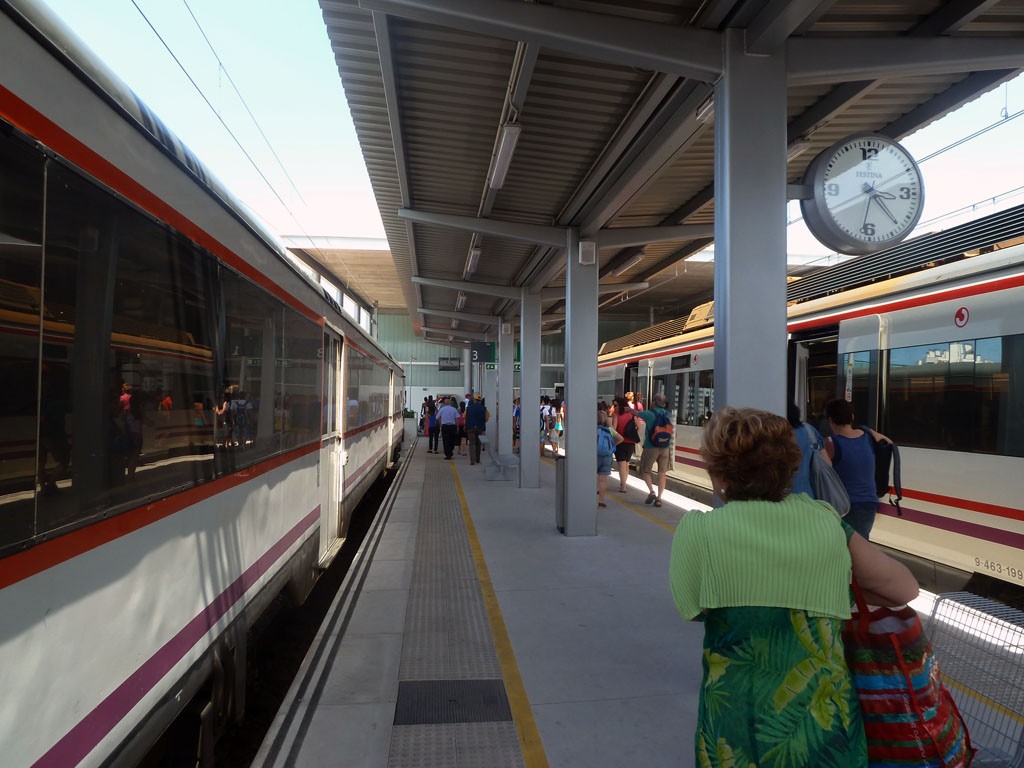 Se prevé instalar el WiFi de Renfe en las principales estaciones de Cercanías. Foto: Nacho.