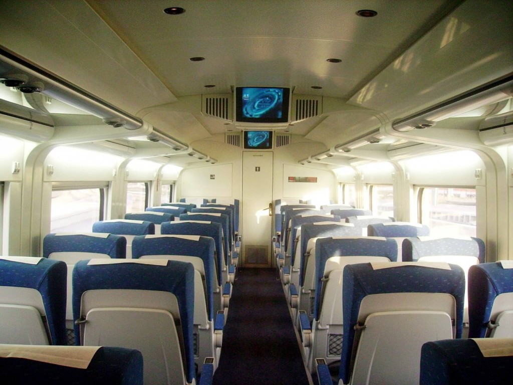 Interior de un tren Alvia. Foto de Ricardo Ricote.