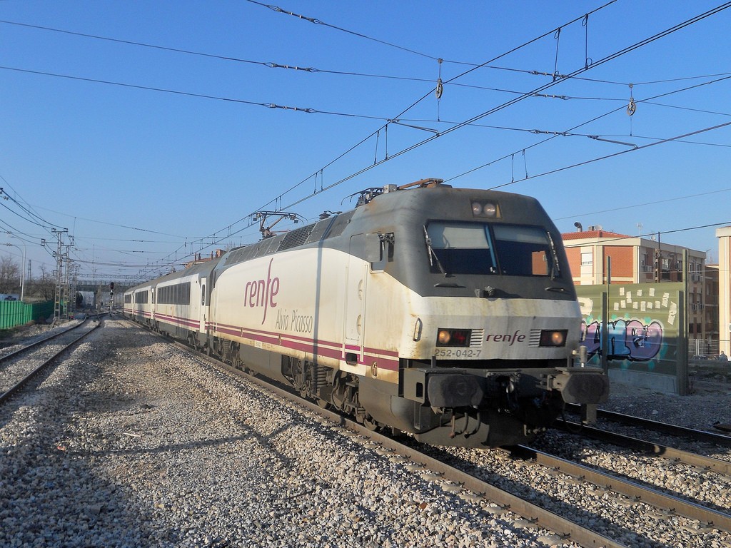El Tren Picasso de Renfe partirá por primera vez este verano el 3 de agosto desde Bilbao. Foto: Trenero592.
