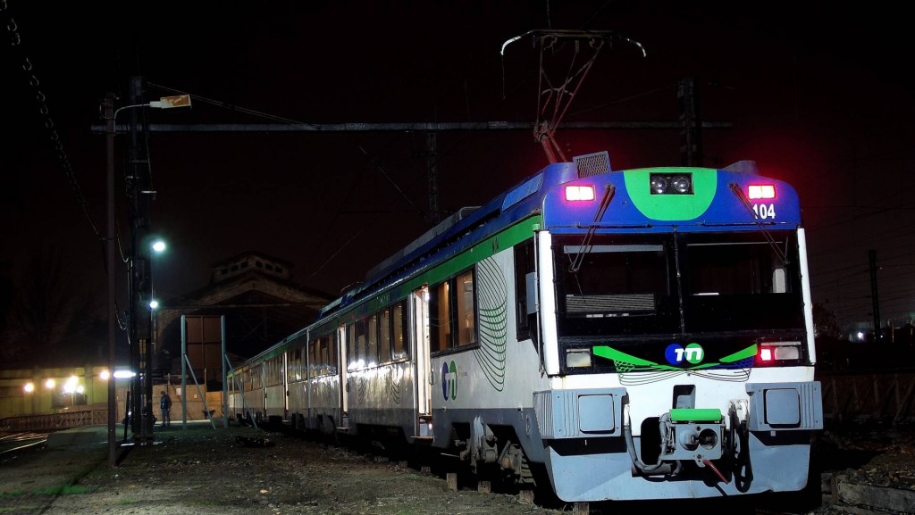 La UT 104 (440-R) de Tren Central en la estación de Talca prestando el servicio Expreso Maule. Foto:  Ignacio Olmedo Godoy.