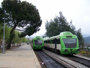 Dos automotores Allan en la estación de Serpins, del ramal de Lousa. Foto: Jcornelius.