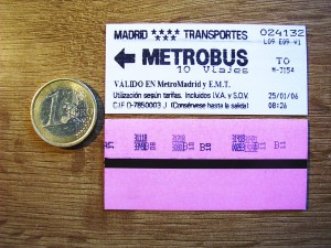 La exposición recoge los 150 años de historia del billete de transporte en Madrid. Foto: Mdiagon.