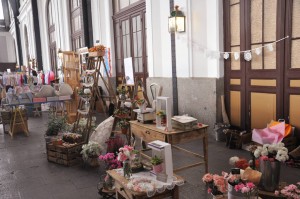 Uno de los puestos de artesanía de una pasada edición del Mercado de Motores en el Museo del Ferrocarril.