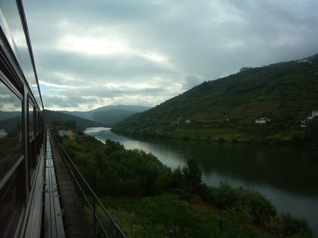Google Maps ya permite disfrutar de algunos de los paisajes ferroviarios más impresionanres de Portugal.