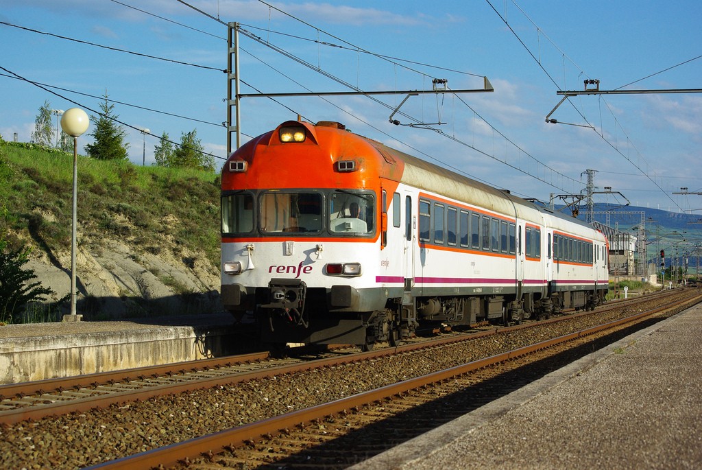 Tren de la serie 432, uno de los automotores eléctricos más longevos de Renfe, pues estuvieron 39 años en servicio, hasta 2010. Foto: André Marques.