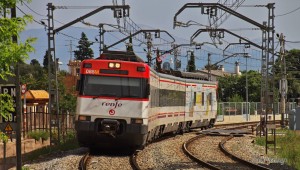 La 447-043 llegando a Figueras con un servicio Sunrail. Foto: Jordi Verdugo.