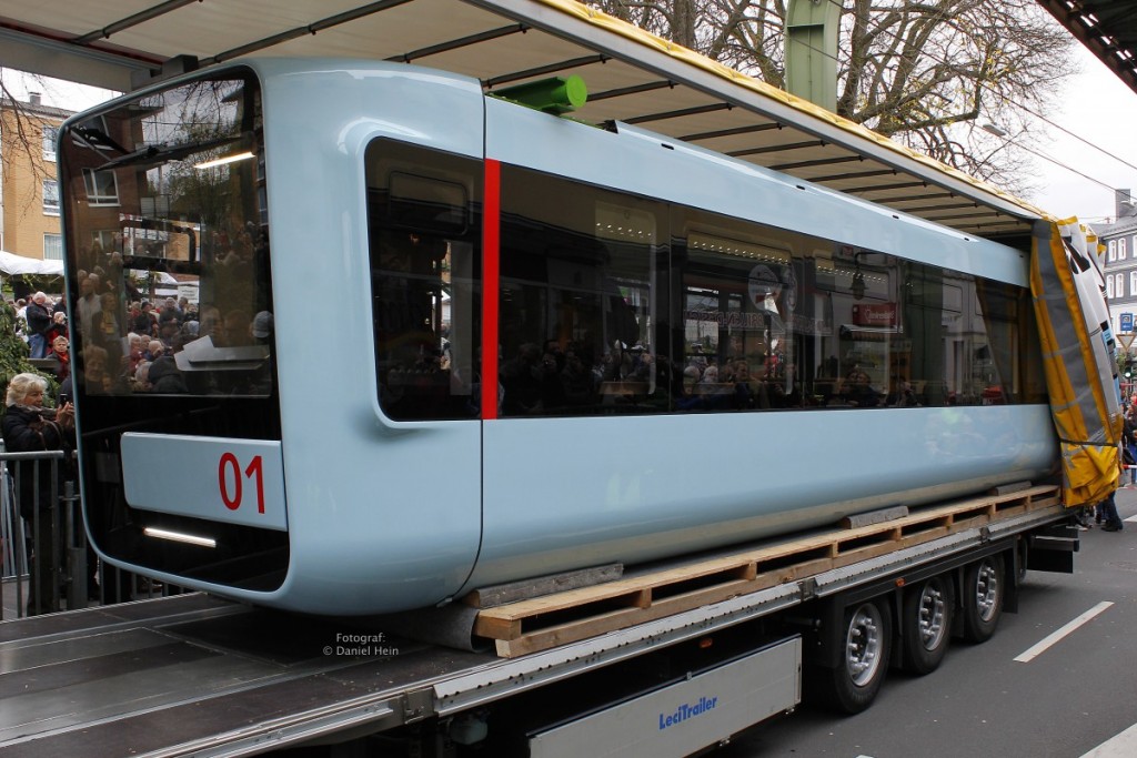 Imagen de la primera unidad de Vossloh para el monorraíl colgante e Wuppertal. Foto: © Daniel Hein.