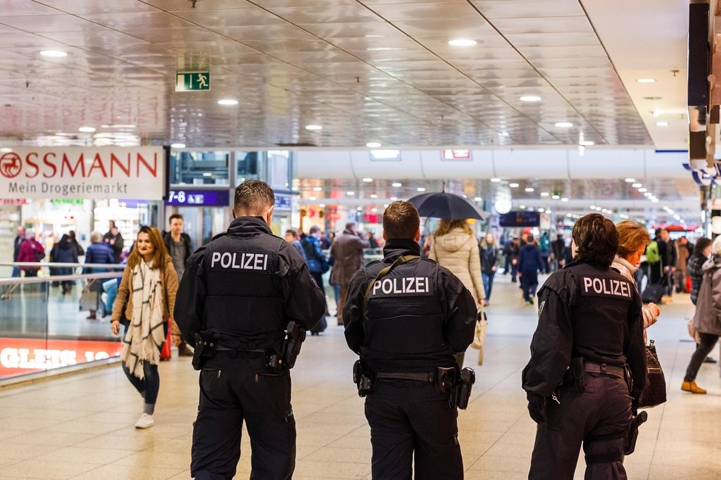 Los atentados de París han provocado un aumento de las medidas de seguridad de las principales estaciones europeas. Foto: GMX.