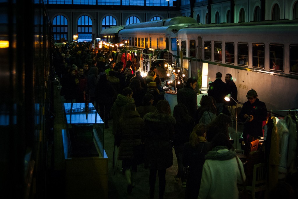 El Museo del Ferrocarril de Madrid se prepara para acoger este fin de semana la última edición del Mercado de Motores en este 2015. Foto: Luis LuCheng.