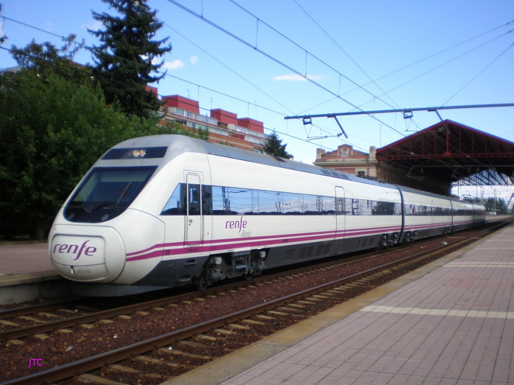 En 2016 podríamos ver a los 120 de Renfe prestando servicios Alfa Pendular de CP. Foto: JT Curses.