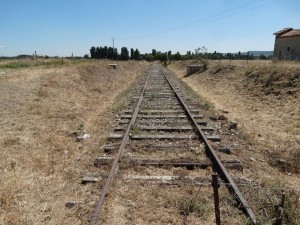 El abandonado ferrocarril Valladolid-Ariza, muy posiblemente a consecuencia de la política de Renfe con sus trenes. Foto: Nicolás Pérez.