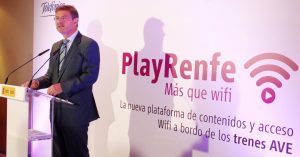 El ya ex-ministro interino en funciones de Fomento, Rafael Catalá, presentando PlayRenfe en Puerta de Atocha. Foto: Cristina Tolosa.
