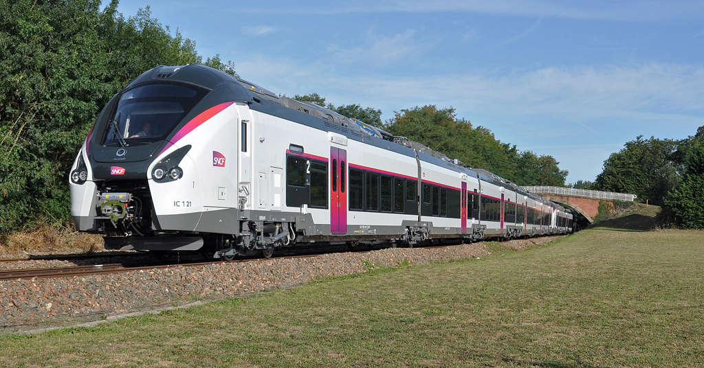 Coradia Liner haciendo el Intercités Nantes-Burdeos, uno de los que se abrirán a la competencia. Foto KARELEM.