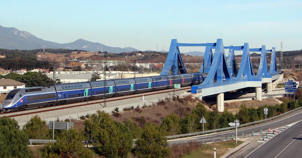 TGV Dayse circulando por Llinars, Barcelona. Foto: Curimedia.