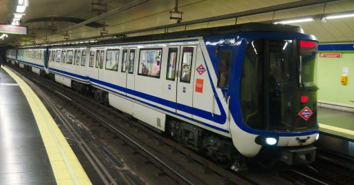 Tren de la serie 2000 "Burbuja" de la línea 5 del metro de Madrid