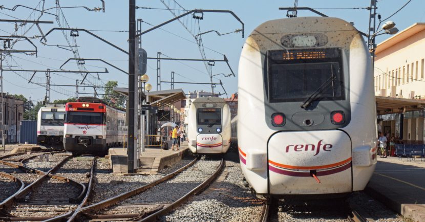 Trenes de Renfe en la estación de Figueras. Foto: Jordi Verdugo.