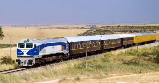 Tren especial fletado por la Plataforma para reivinidcar la reapertura de la línea. Foto (CC BY): André Marques