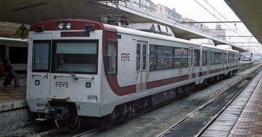UT 3530 en la estación de Santander. Esta serie será dada de baja cuando los nuevos trenes adjudicados a CAF entren en servicio. Foto (CC BY SA): Falk2