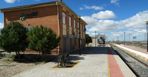 Estación de Ocaña, a la que se pide ampliar el servicio de Cercanías. Foto (CC BY SA): Malopez 21