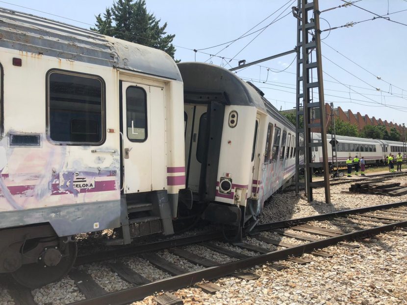 Los coches de Renfe vendidos a CP descarrilada en Fuencarral. Foto: autor desconocido