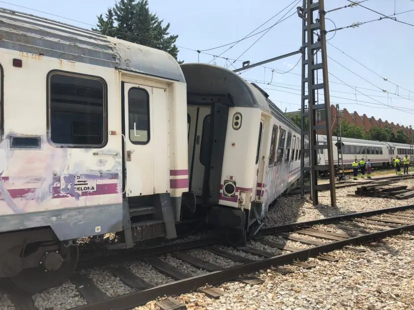 Los coches de Renfe vendidos a CP descarrilada en Fuencarral. Foto: autor desconocido