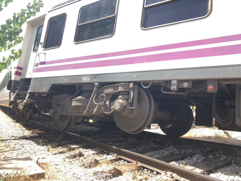 Los coches de Renfe vendidos a CP descarrilada en Fuencarral. Foto: autor desconocido