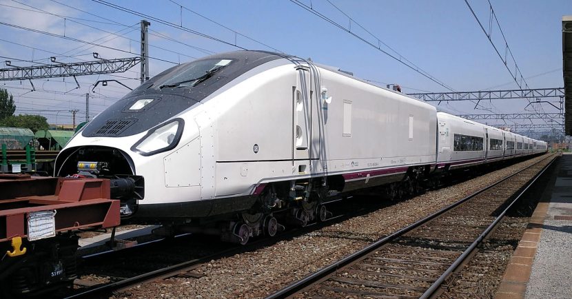 Talgo Avril 106-008 estacionado en Miranda de Ebro. Autor desconocido.