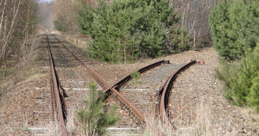 Este tramo clausurado de la línea Wittenberge–Strasburg a su paso por Mirow podría volver a la vida. Foto (CC BY SA): Niteshift