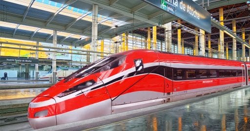 Montaje de un tren de ILSA en Madrid-Puerta de atocha. Foto: Montaje de un Frecciarossa 1000 en Madrid-Puerta de atocha. Foto: Montaje de un Frecciarossa 1000 en Madrid-Puerta de atocha. Foto: © Hitachi y Bombardier.