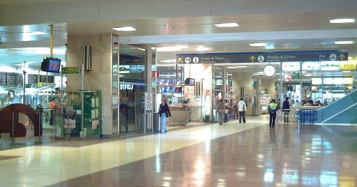 Vestíbulo de la estación de Chamartín en 2006. (CC BY SA) Luis García