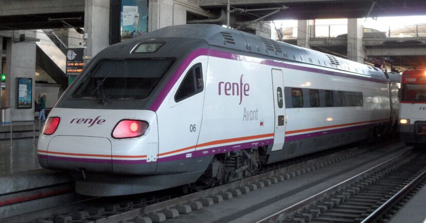 104-006 prestando un servicio Avant en la estación de Córdoba. Foto: Falk2