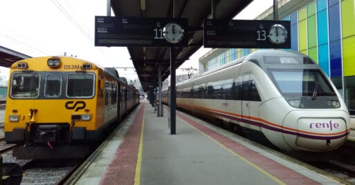 592 de CP y 121 de Renfe en Vigo Guixar. Foto (CC BY SA): JP Ribeiro