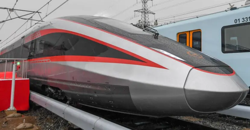 El primer tren de alta velocidad con ancho variable fabricado en China durante su presentación