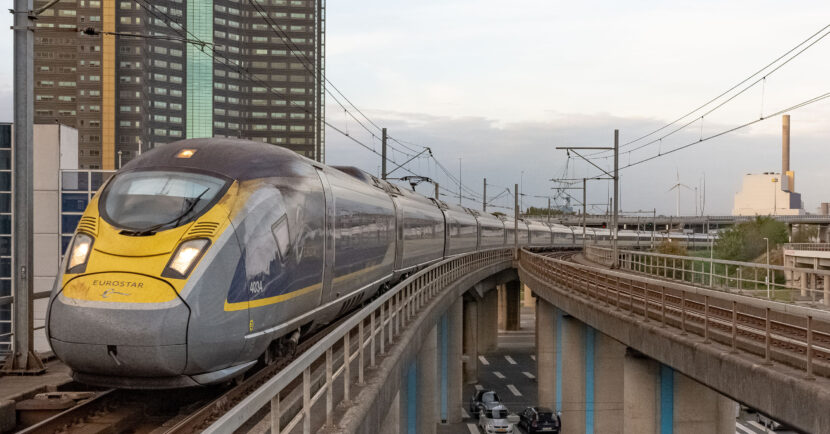 Un Velaro e320 de Eurostar saliendo de Amsterdam Centraal hacia Bruselas y Londres. Foto (CC BY SA): Rob Dammers