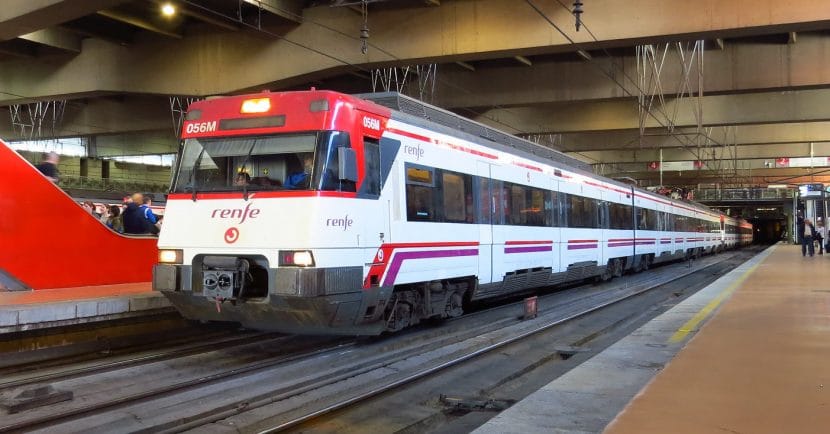 Unidad 446 de Renfe Cercanías en Atocha. Foto: Diogo Martins