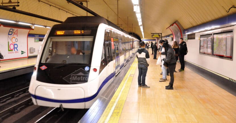 Tren de la serie 8000 del metro de Madrid en la estación de Legazpi de la línea 6. Foto: Miguel Bustos
