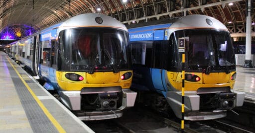 Dos composiciones de la serie 332 en la estación de Paddington. Foto: SavageKiera.
