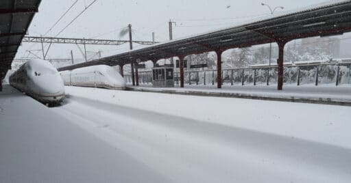 Trenes de la serie 114 atrapados por la nieve en Chamartín. © RENFE