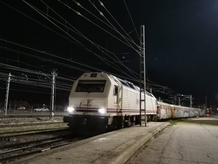 El Talgo III saliendo de Fuencarral.