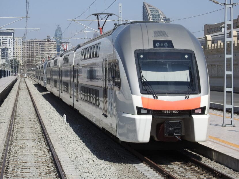 Stadler KISS de ADY (Azerbayán) en la estación de Baku. SHANKAR S.