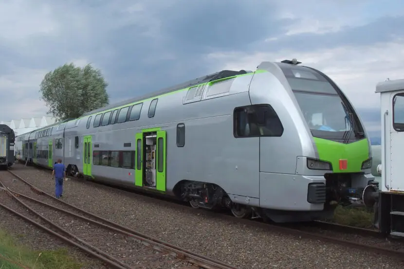 Stadler KISS de BLS en la factoría de la empresa en Altenrhein. KECKO.