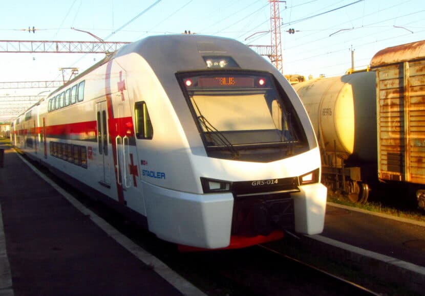 Stadler KISS de los ferrocarriles de Georgia camino de Tbilisi. VICUNA R.