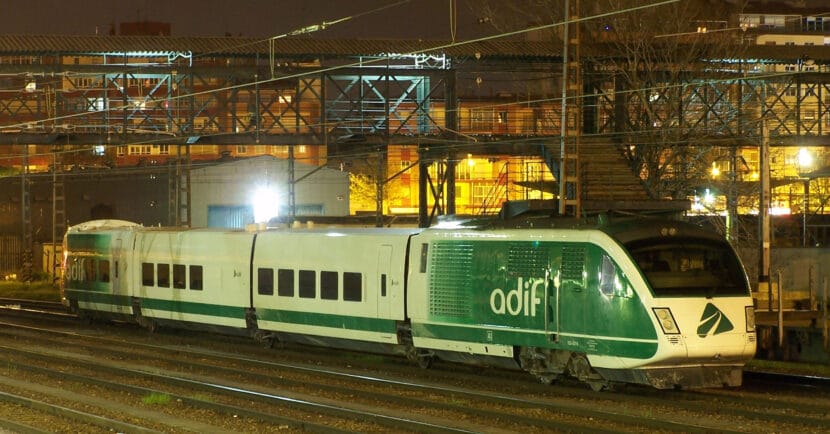 Talgo XXI de Adif en Valladolid. CC BY SA VARIAS FOTOGRAFIAS