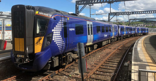 Tren de la serie 385 de ScotRail en Gourock. DAVE SOUZA.