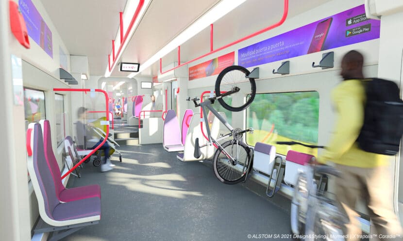 Zonas flexibles en el interior de los nuevos trenes de Renfe Cercanías de Alstom con espacio para el transporte de bicicletas.