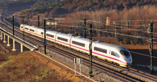 Tren de la serie 103 de Renfe AVE camino de Barcelona. JORDI VERDUGO.