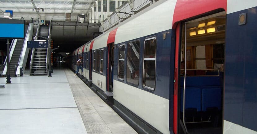 Tren de la línea B del RER de París en la estación del aeropuerto de Charles de Gaulle. HDANIEL.