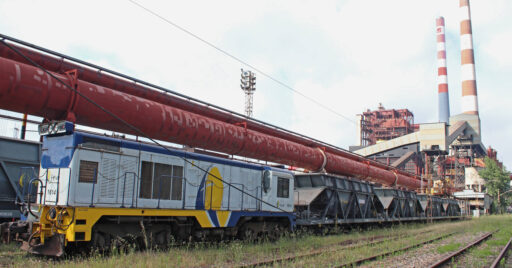 Tren de tolvas de Feve en la estación de Aboño con la locomotora 1614 en cabeza. IAGO_GV.