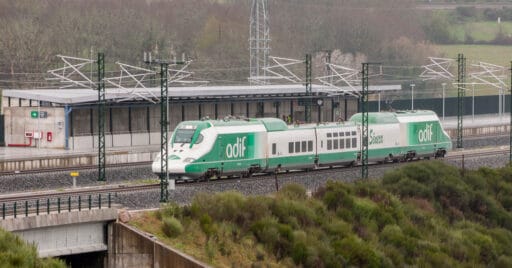 Tren laboratorio Séneca en la estación de A Gudiña Porta de Galicia, en la provincia de Orense. Foto cortesía de ADIF ©.