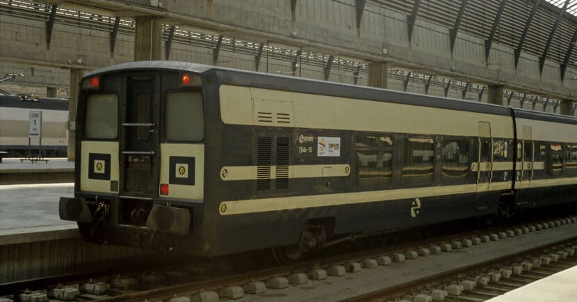 Talgo Pendular de la serie IV en Sevilla Santa Justa en 1992. FALK2.